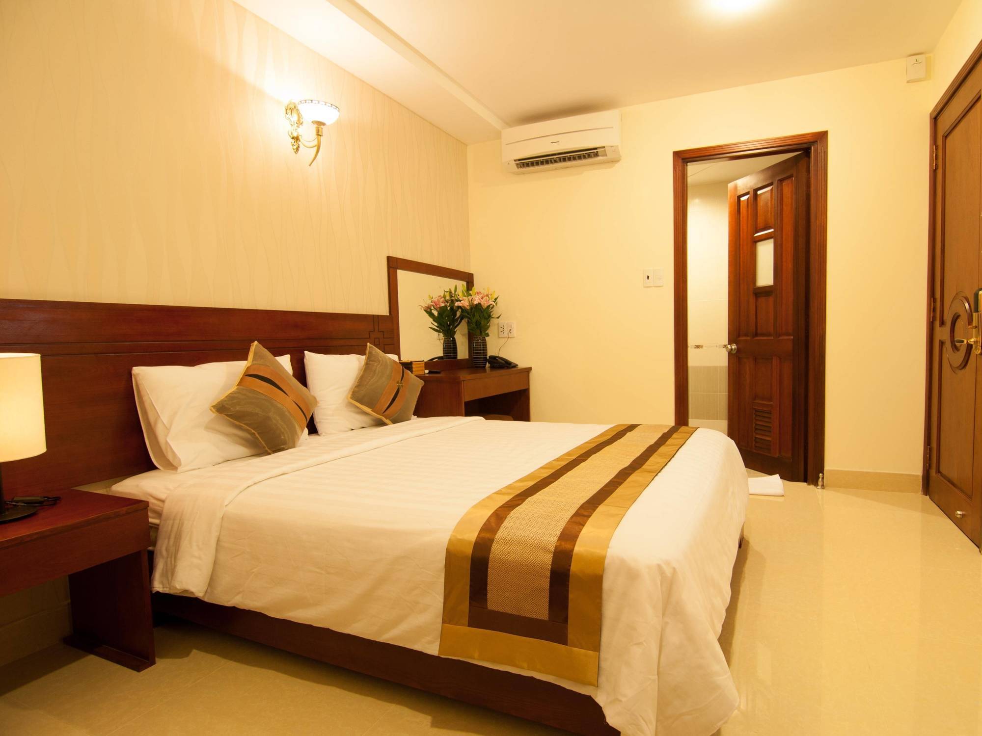 Valentine Hotel Saigon - Bui Vien Street Ho Chi Minh City Exterior photo